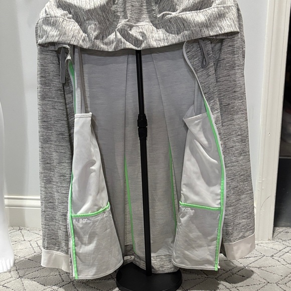 Lululemon Women’s Zip Jacket- so silky soft!! Wonderful condition! M/L - 6 - Picture 9 of 9